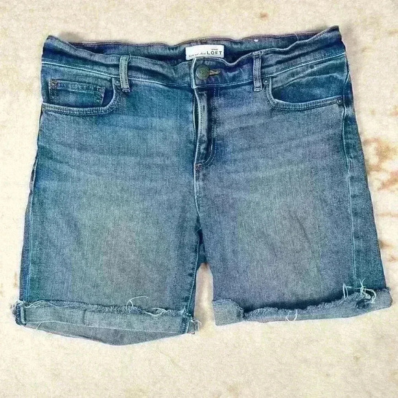 LOFT 5.5" Inseam Relaxed Fit Boyfriend Bermuda Denim Shorts Mid Wash Women 6 - Picture 1 of 9
